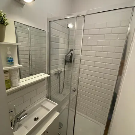 W Centrum Warszawy Ulica Chmielna - 500m Od Dworca Centralnego - By Good Sleeping *