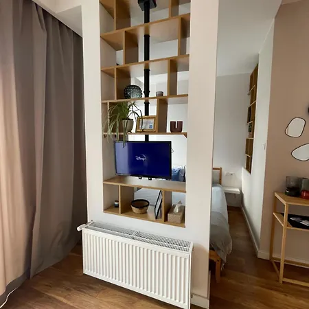 W Centrum Warszawy Ulica Chmielna - 500m Od Dworca Centralnego - By Good Sleeping Apartman Varsó