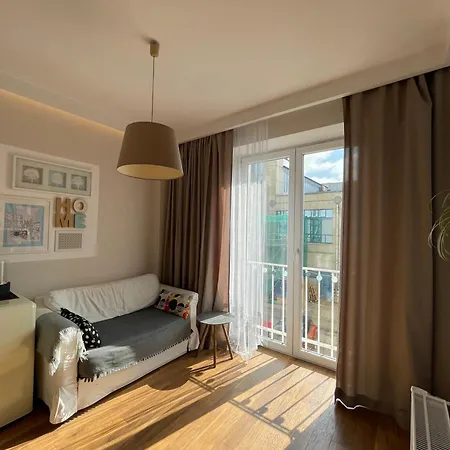 W Centrum Warszawy Ulica Chmielna - 500m Od Dworca Centralnego - By Good Sleeping Varšava